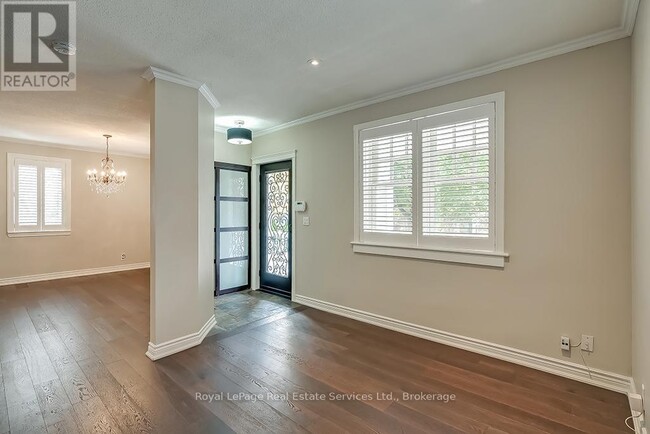 Building Photo - 411 Trafalgar Rd