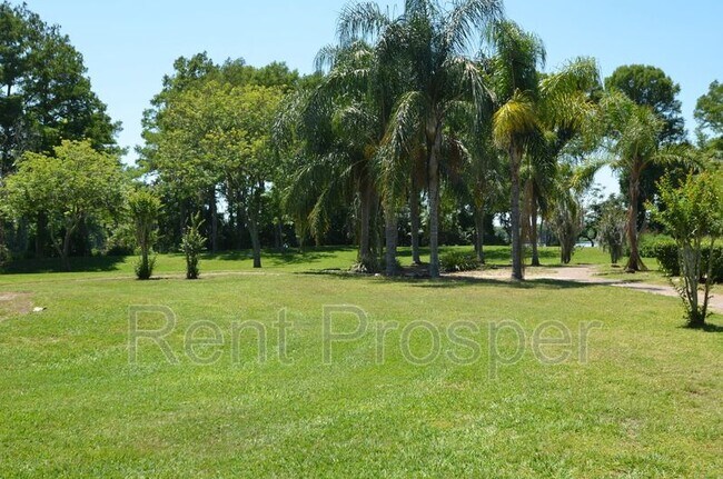 Building Photo - 4019 Versailles Dr