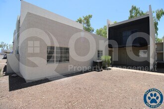 Building Photo - 2807 E Paradise Ln