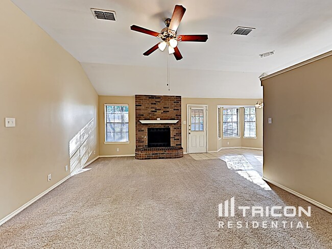 Building Photo - 1112 Brittany Dr