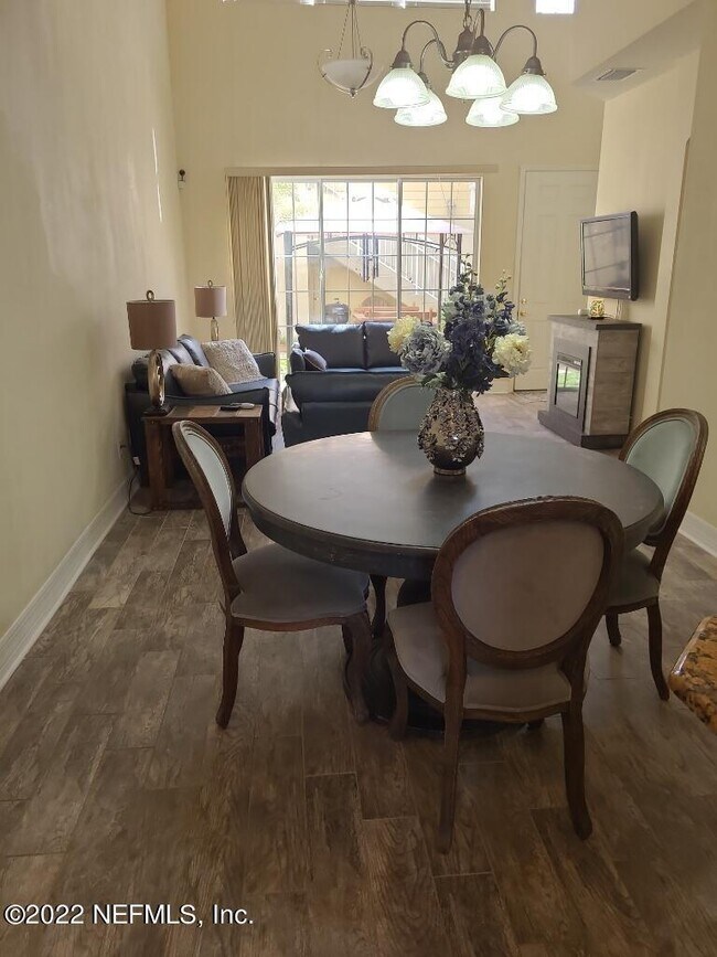 Foto del edificio - 539 Hedgewood Dr