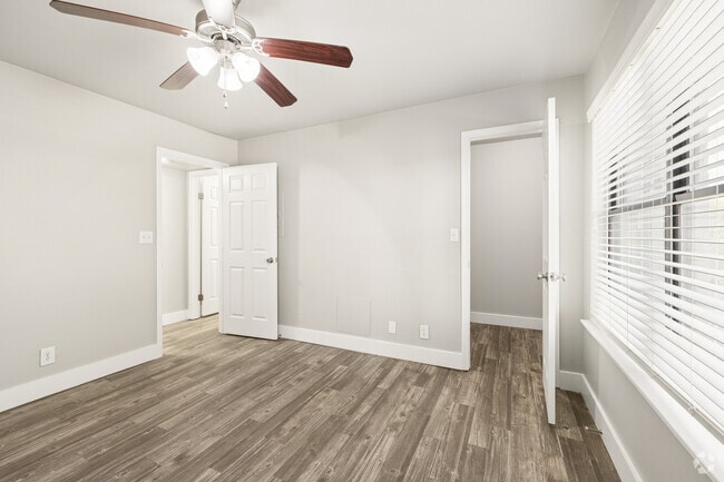 A3 1BR, 1BA - 710SF - Bedroom - Waterside Apartments Tulsa