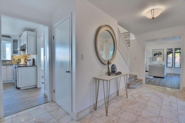 Foto del edificio - $14995 - Stunning Valley Views from Los Gatos/Monte Sereno Hills, 5 Bd / 3 Ba - **COMING SOON**