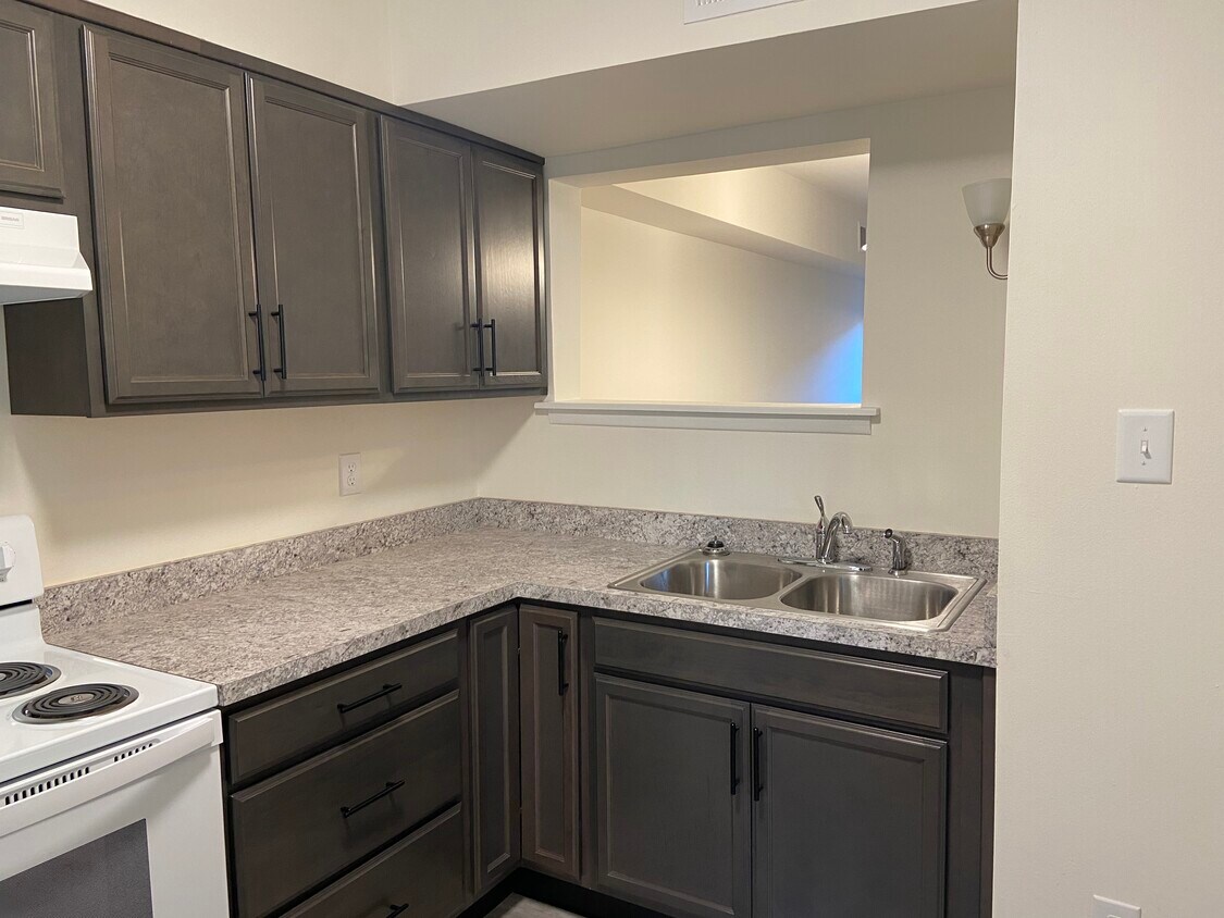 Kitchen - 304 S Center St