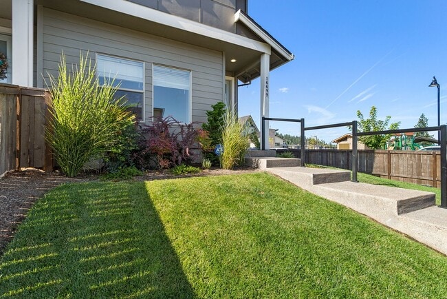 Photo - 2022 - Plenty of upgrades ! Access to Pool + Amenities. AC on Main, Walking trails, Nice End uni... House