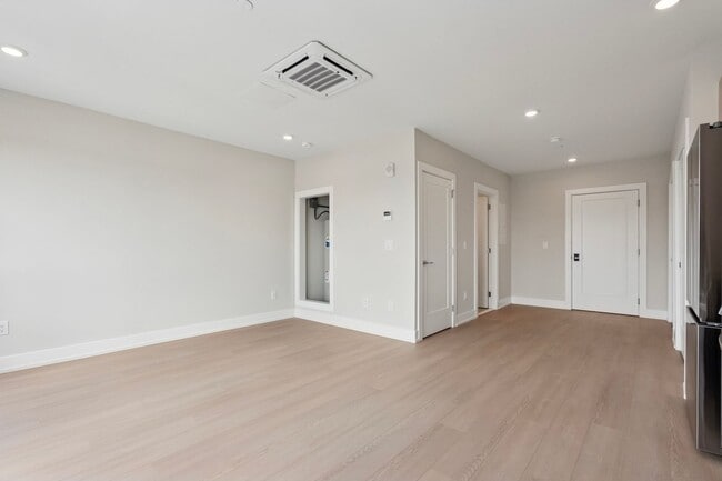 Interior Photo - The Lyle on Broad