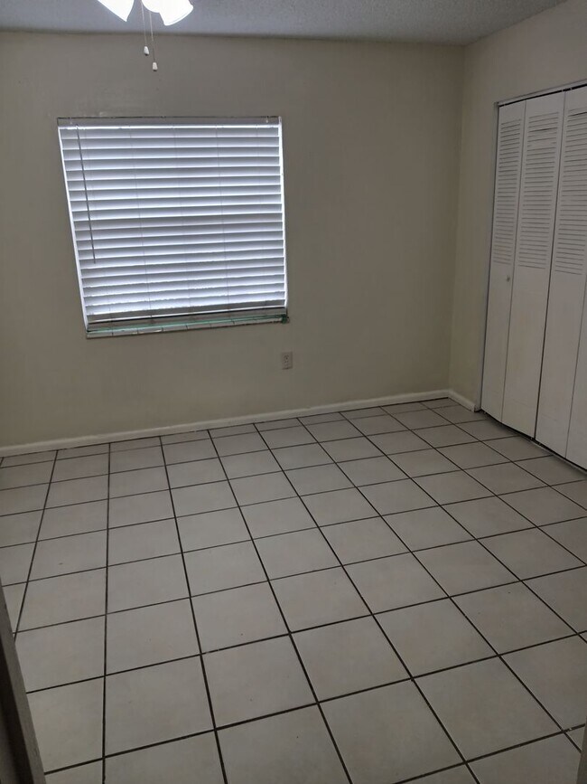 Building Photo - Affordable 1 Bedroom!