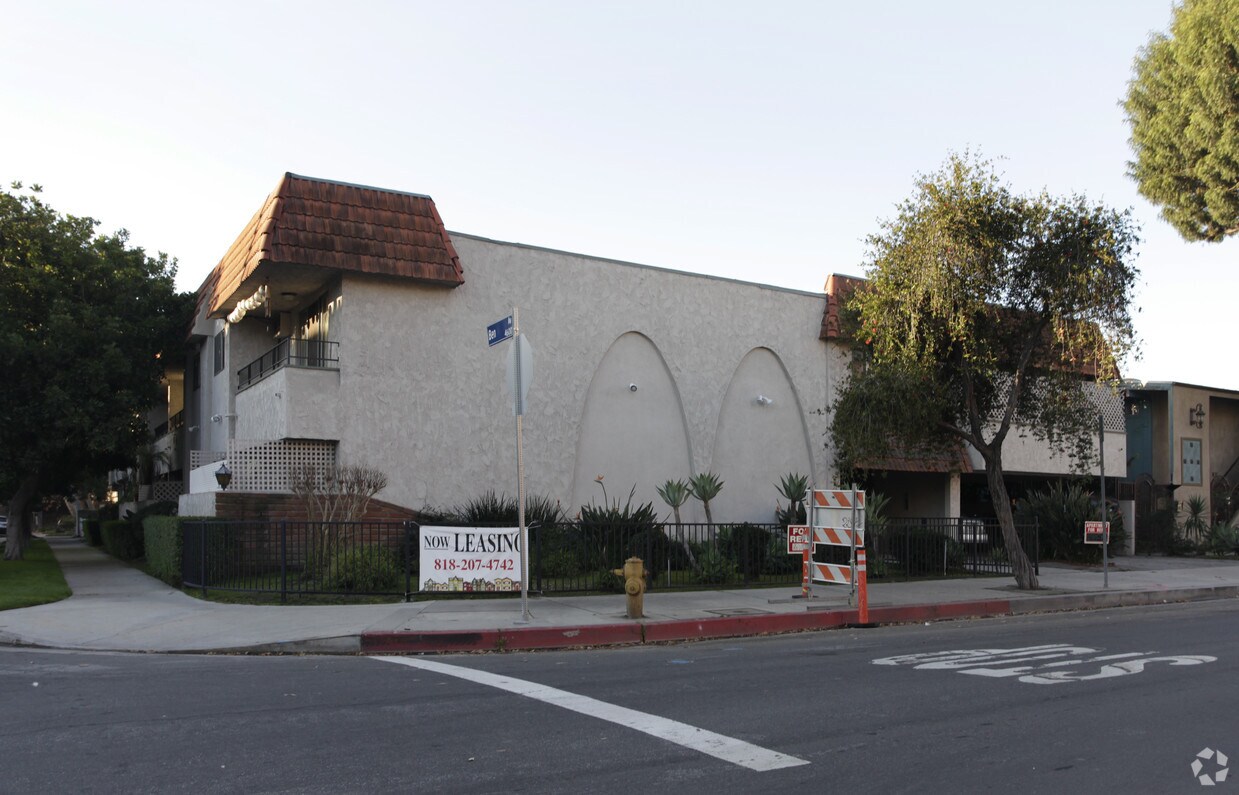 Building Photo - 12004 Kling St