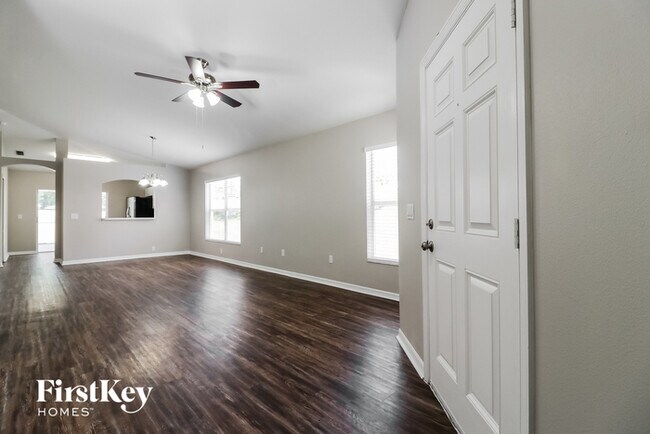 Building Photo - 905 Lake Shore Ranch Dr