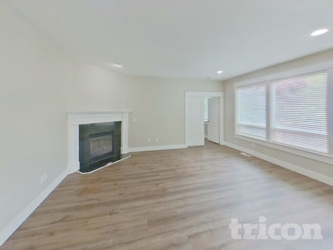 Building Photo - 15135 SW Tanner Ln