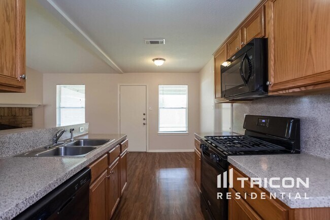 Building Photo - 990 Shelton Lane Channelview TX