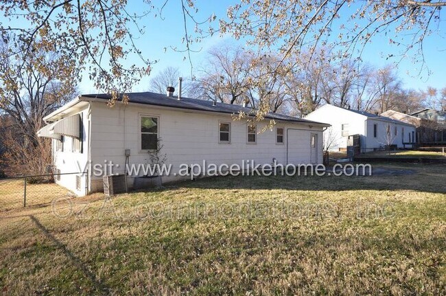 Foto del edificio - 9811 Marsh Ave