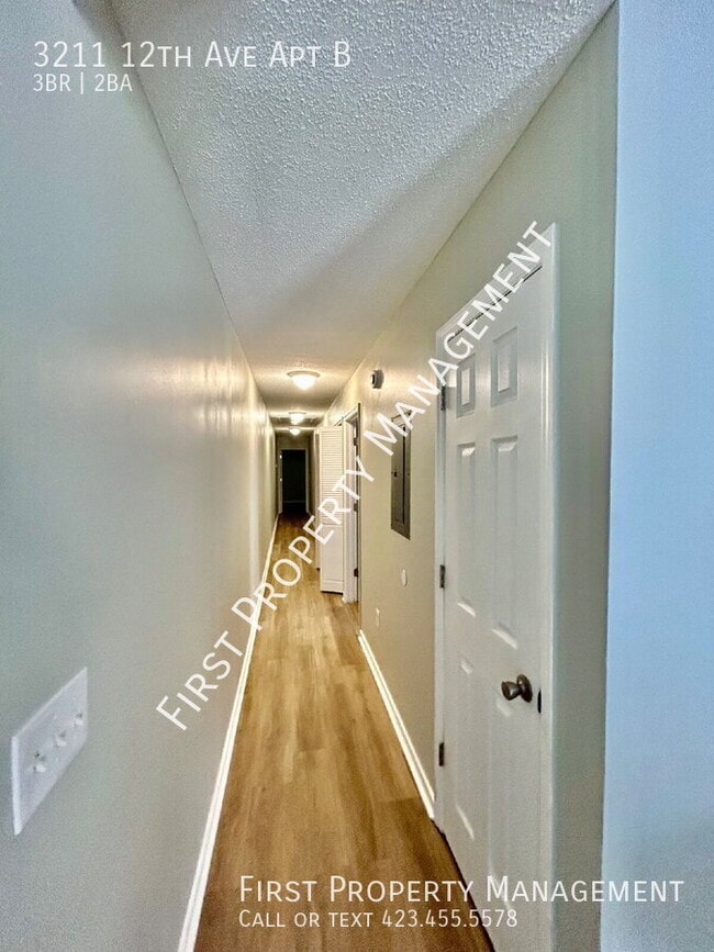 Foto del edificio - 3211 12th Ave