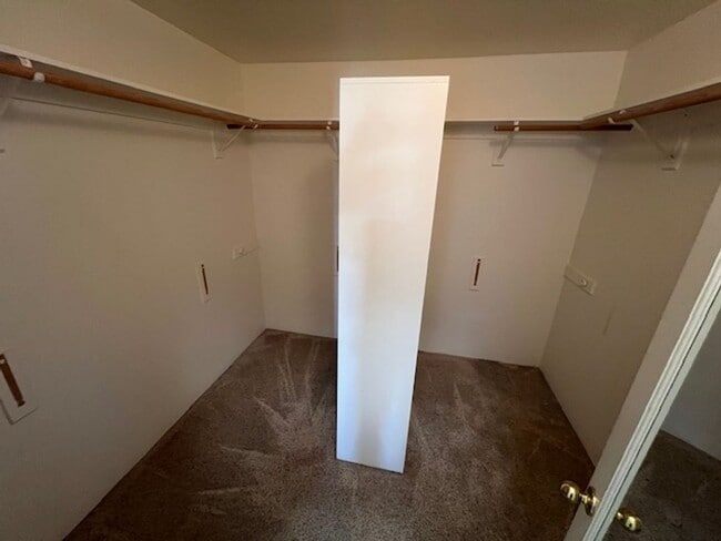 Building Photo - HOUSE