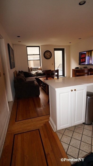 Foto del edificio - 322 E 34th St