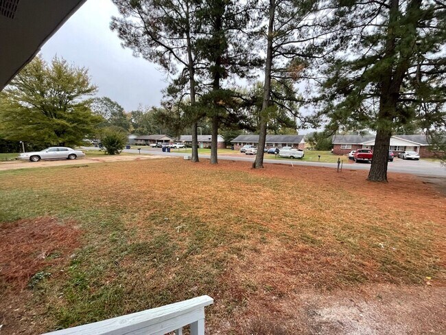 Building Photo - Available Soon! RENT-TO-OWN 40 Robinson St...