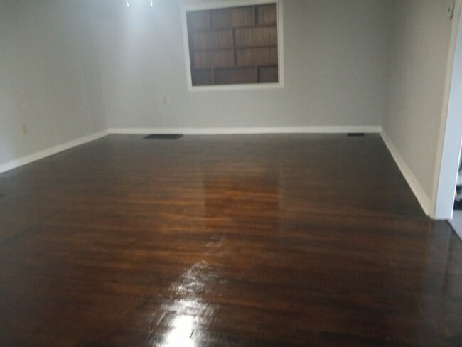 Building Photo - 155 Midway Dr