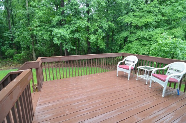 Building Photo - 221 Birch Creek Dr