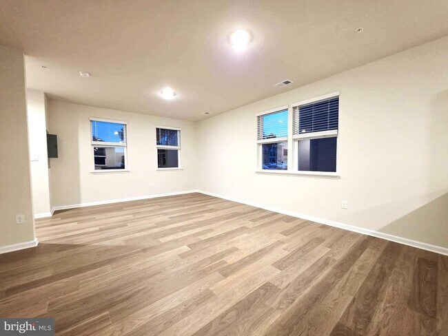 Building Photo - 822 Mersey Ln