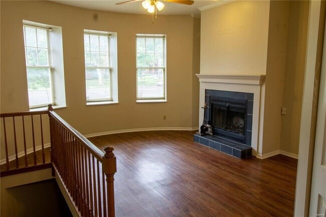 Building Photo - Lindell Blvd  4319 #d