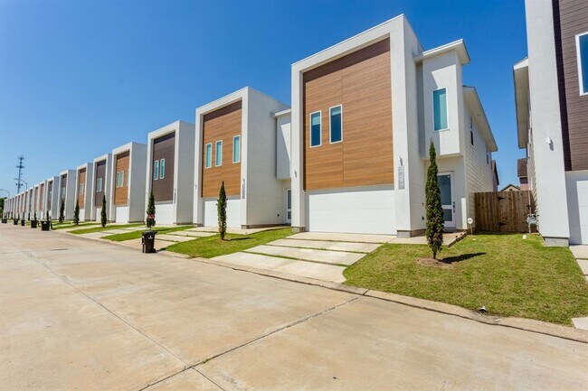 Foto del edificio - 5515 Robusto Pl