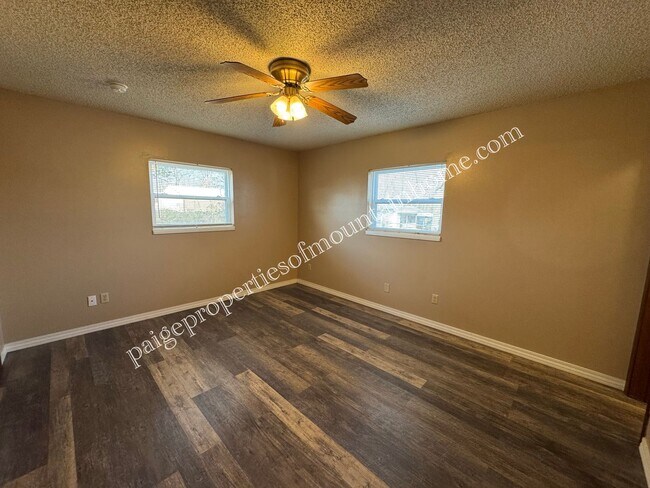 Foto del edificio - 1842 Buzzard Roost Rd