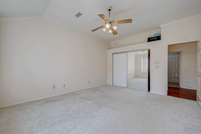 Foto del edificio - 7030 River Garden Dr