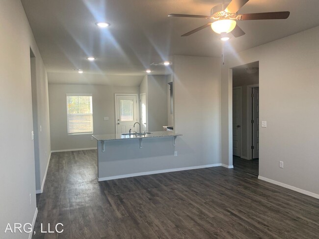 Building Photo - 3 br, 2 bath House - 3600 Edinburgh Drive