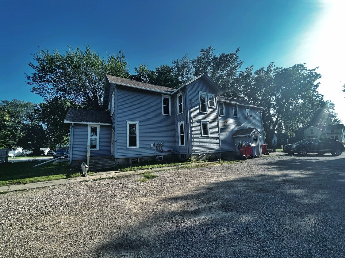 529 Cottage Ave Unit 3, Vermillion, SD 57069 Apartments in Vermillion