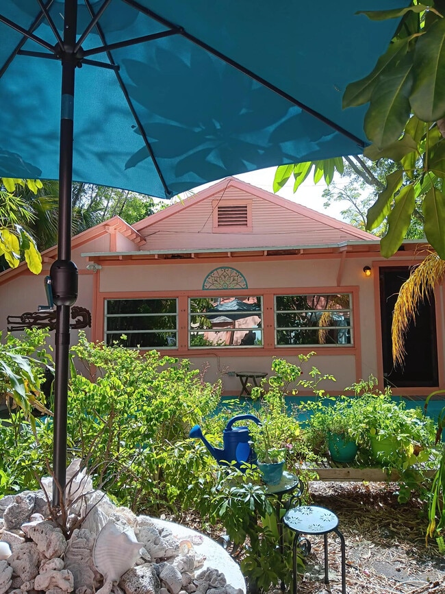 Building Photo - 222 S Palmway