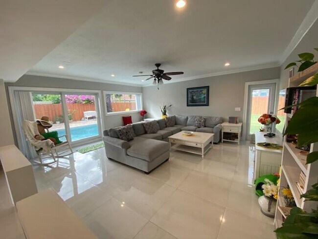 Building Photo - 6601 Lake Clarke Dr