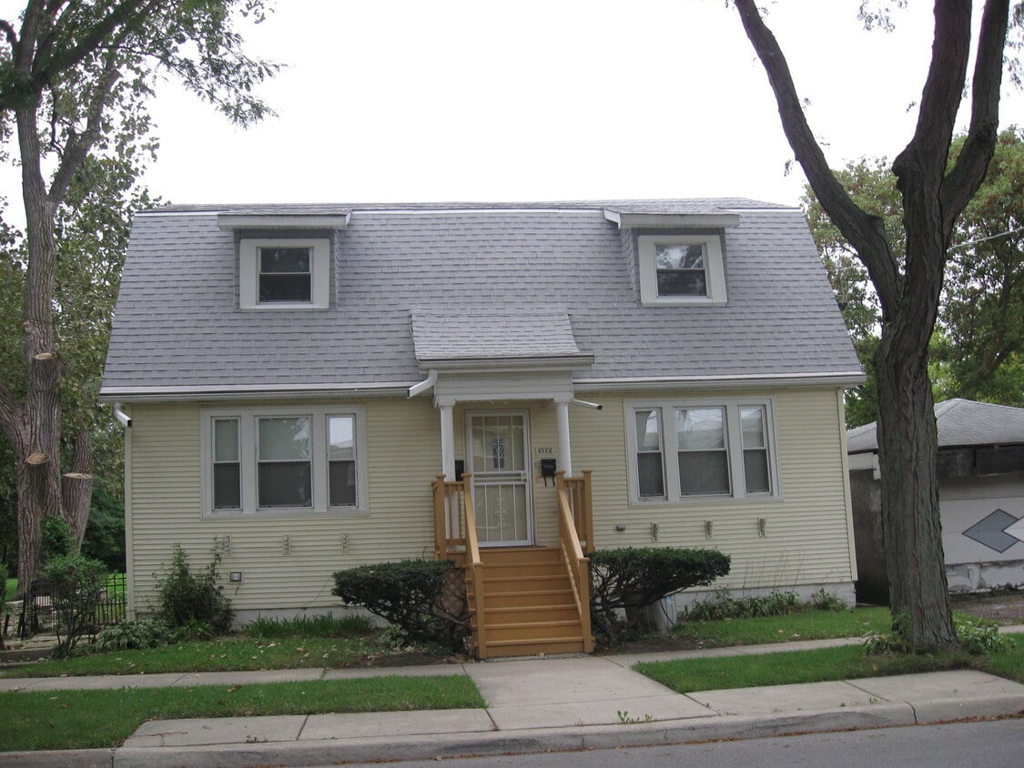 Primary Photo - 2121 Foster St