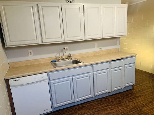 Kitchen - 106 Davis Ave