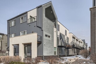 Building Photo - 3090 Wilson Ct