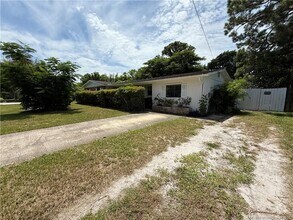 Building Photo - 1002 SE 15th Ct