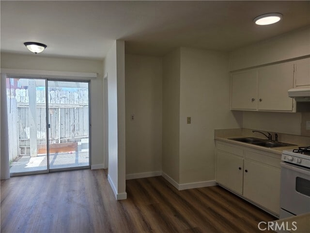 Building Photo - 928 N Vicentia Ave