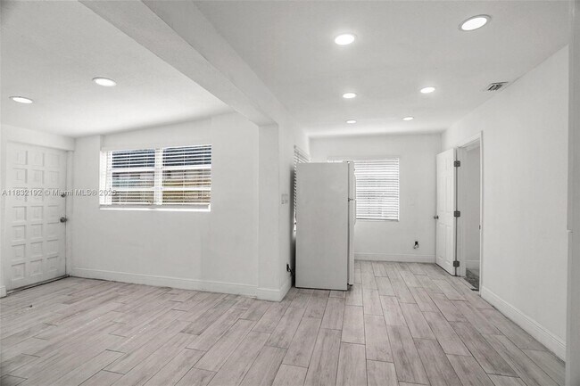 Building Photo - 25 SW 14th St