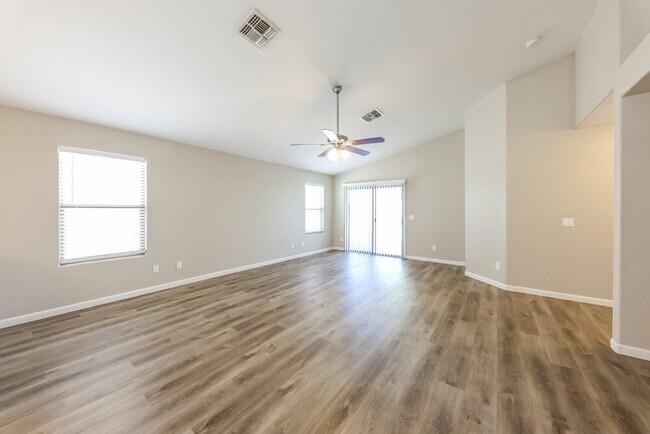 Foto del edificio - 10016 W Gross Ave