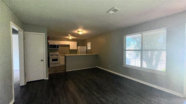Building Photo - 3635 N MacGregor Way