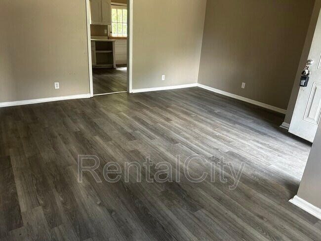 Building Photo - 36 Red Oak Cove