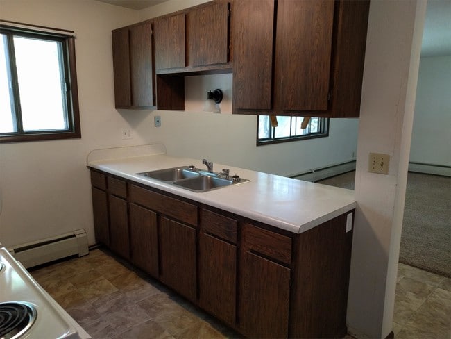 Building Photo - 501 Village Dr