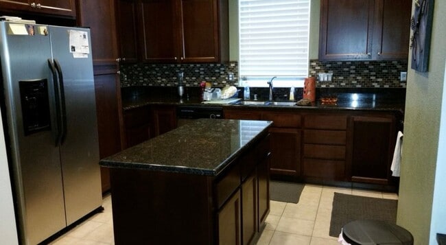 Building Photo - 680 Candela Cir