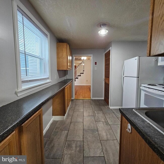 Building Photo - 3419 Chestnut Ave