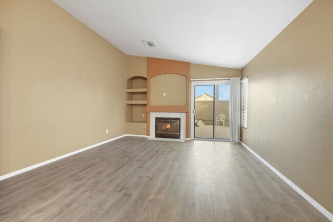 Foto del edificio - Single Story with a pool