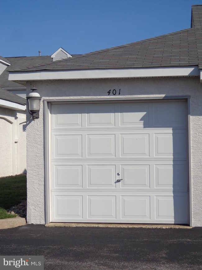 Building Photo - 401 Truman Ct