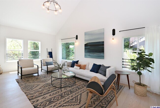 Building Photo - 647 Dimmick Dr