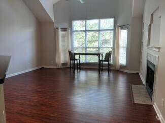 Building Photo - 513 N Graham St