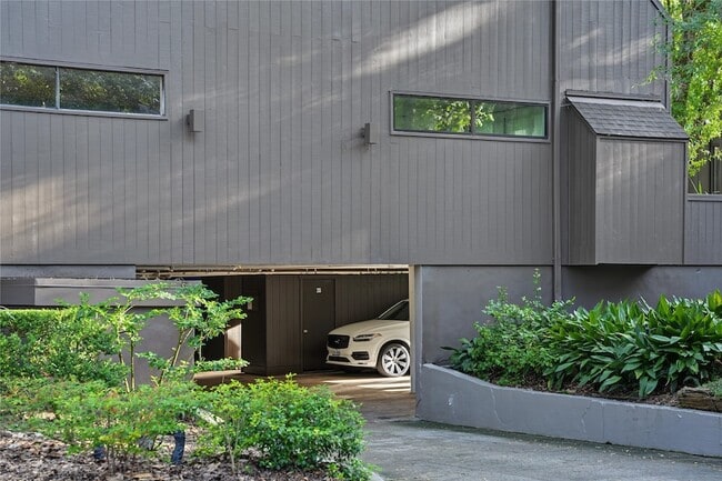 Building Photo - 102 Litchfield Ln