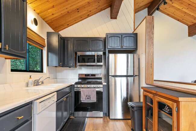 Foto del edificio - 26291 Lake Forest Dr