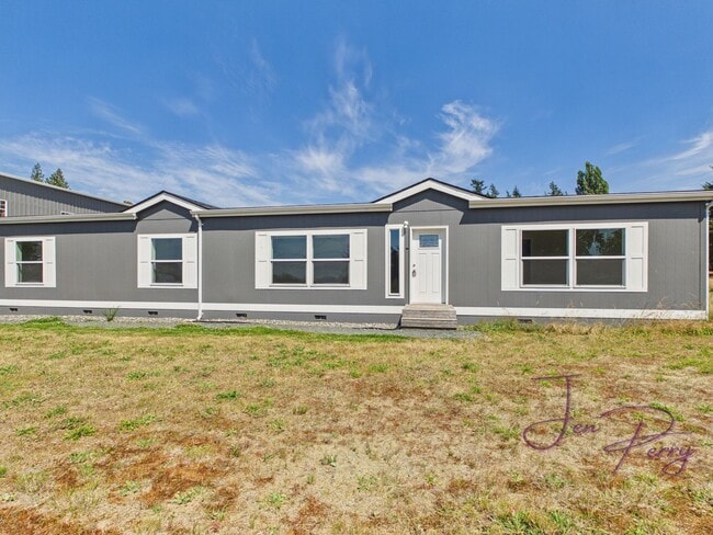 Building Photo - Large Spacious 5 Bedroom House with Fenced Yard